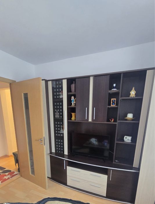 Apartament cu 3 camere de închiriat