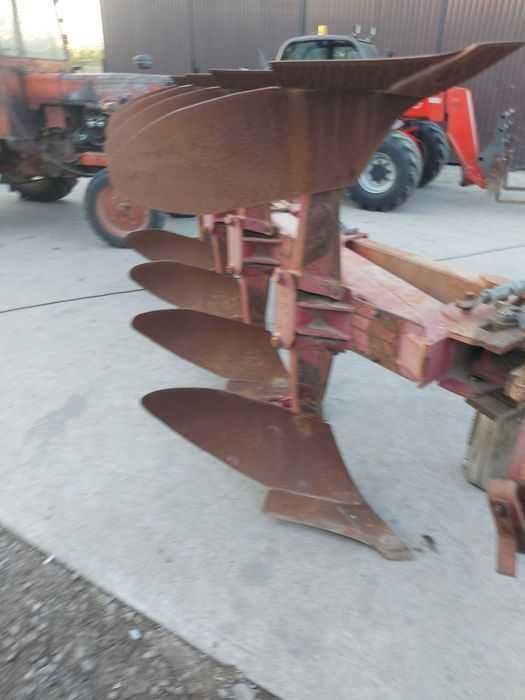 Vând plug naud 4+1 (nu kuhn,lemken )