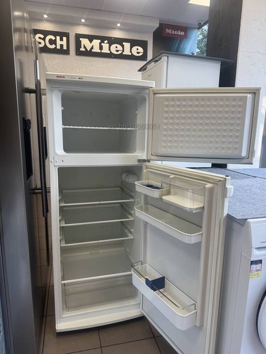 Хладилник с горна камера Bosch