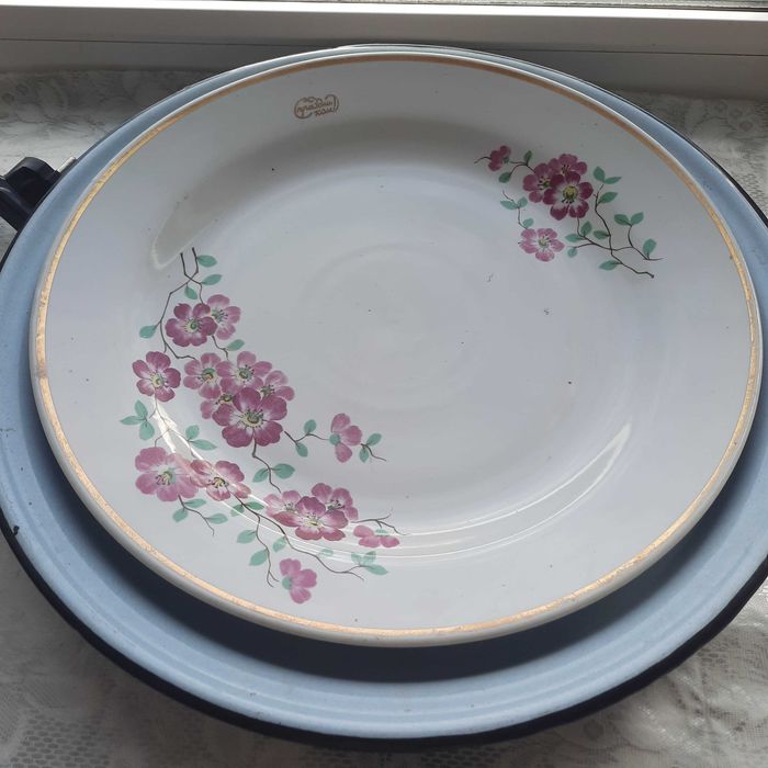 Посуда.Подносы, вилки,б/у