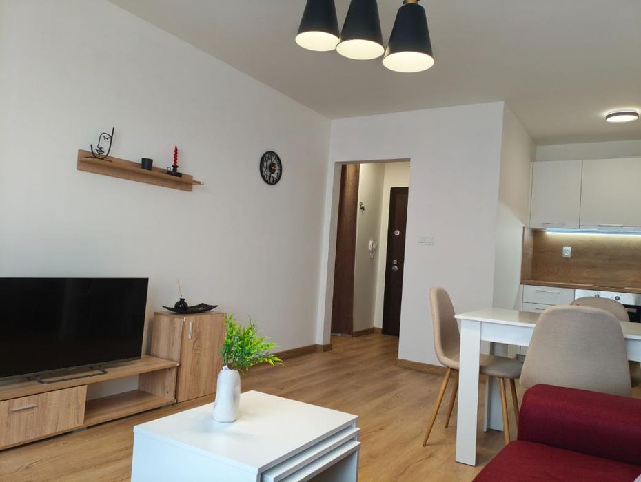 Дава се под наем Двустаен апартамент в Пловдив, Южен - 65 кв.м за 434 € - Снимка #1