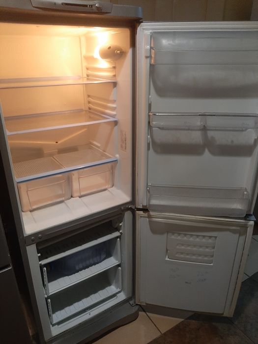 Холодильник Indesit . Гарантия . Доставка. Whats App.