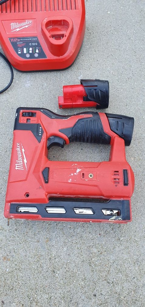 Capsator Milwaukee M12 BST