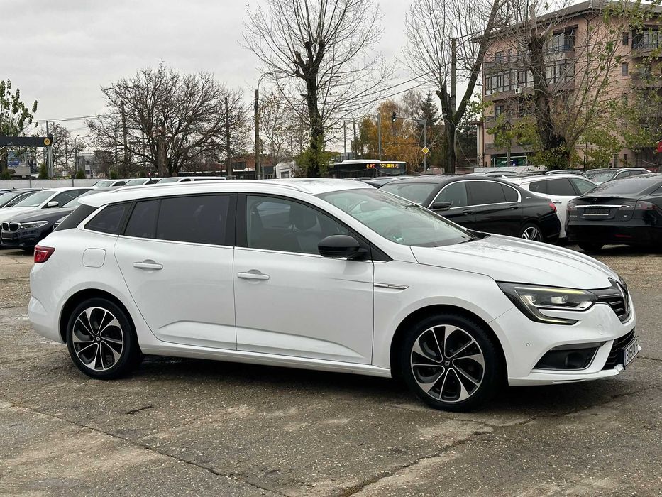 Inchirieri Renault Megane 2022 automat la preturi incepand cu 25euro