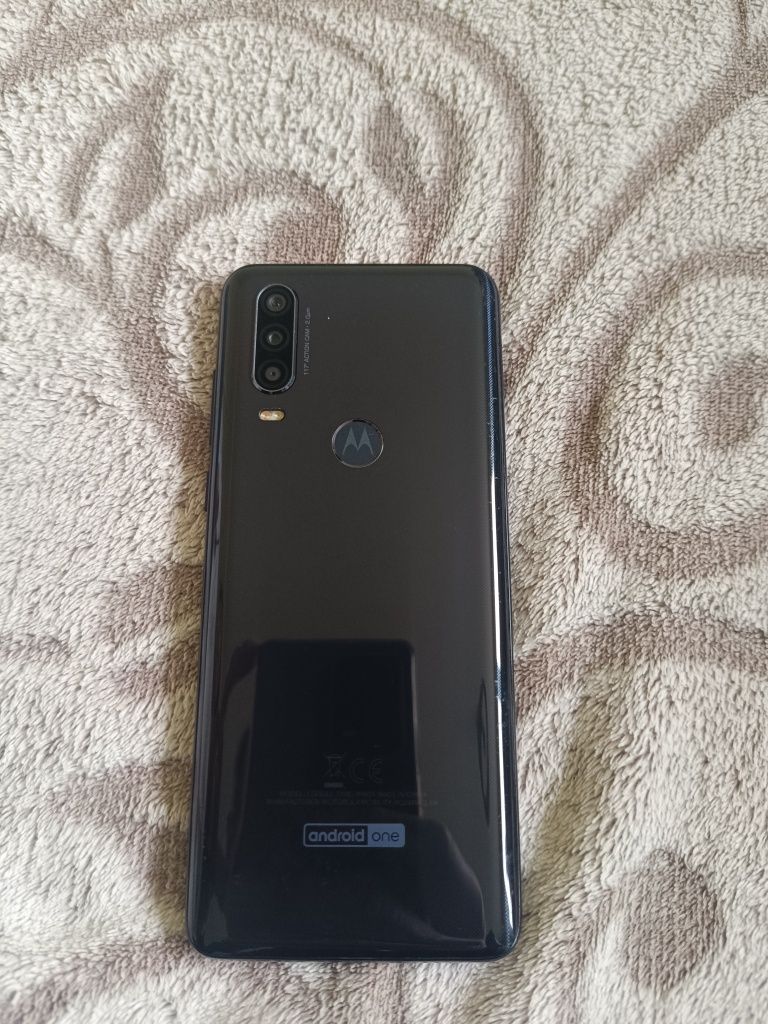 Смартфон Motorola One