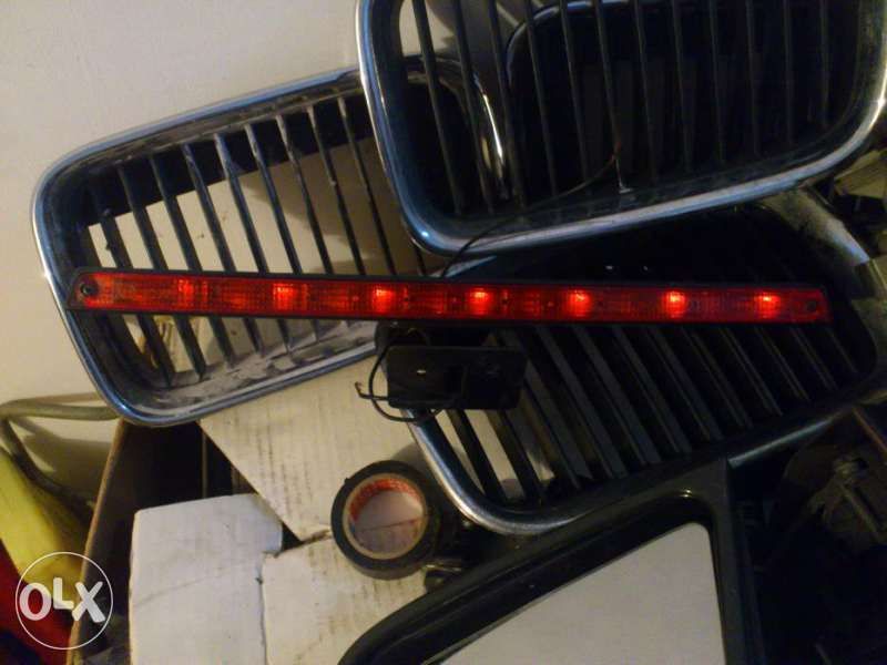 триъгълници,аптечки,ключ за гуми,крик,огледала,теглич и др..