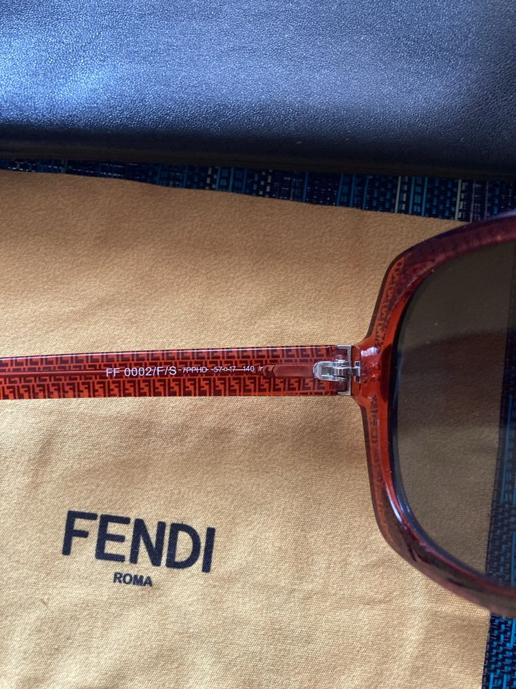 Слънчеви очила FENDI