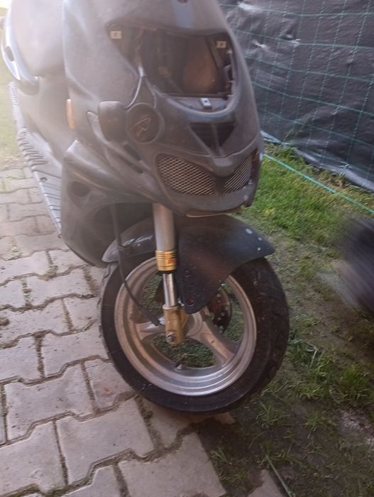 Vând scuter Suzuki