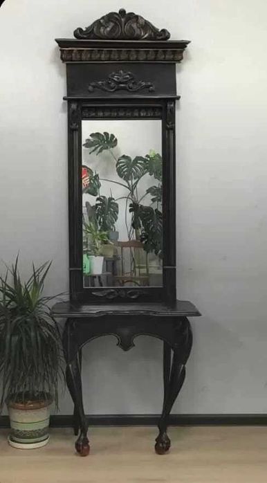 Старинное зеркало на консоли, конец 19-го - начало 20-го века.