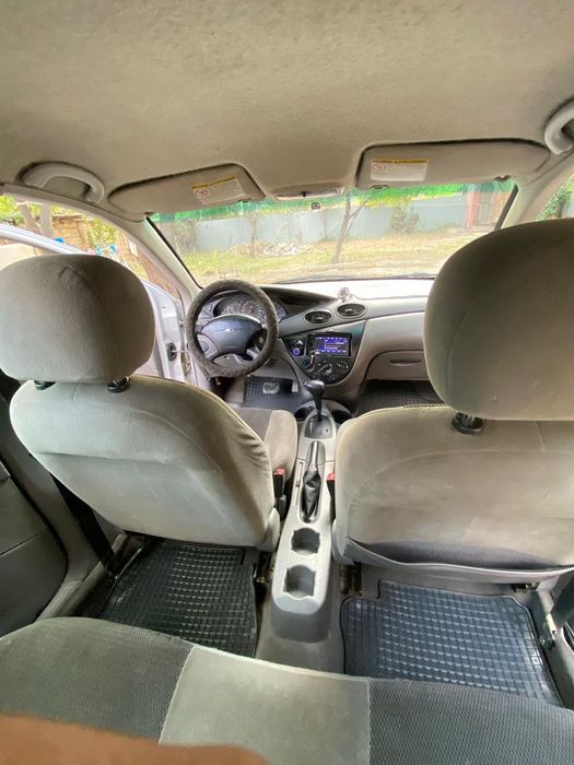 Машина Ford focus