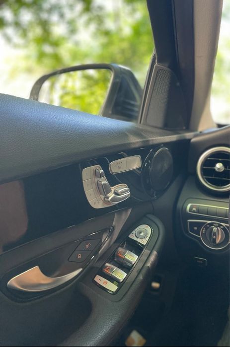 Mercedes C220 D 4MATIC Limuzina.