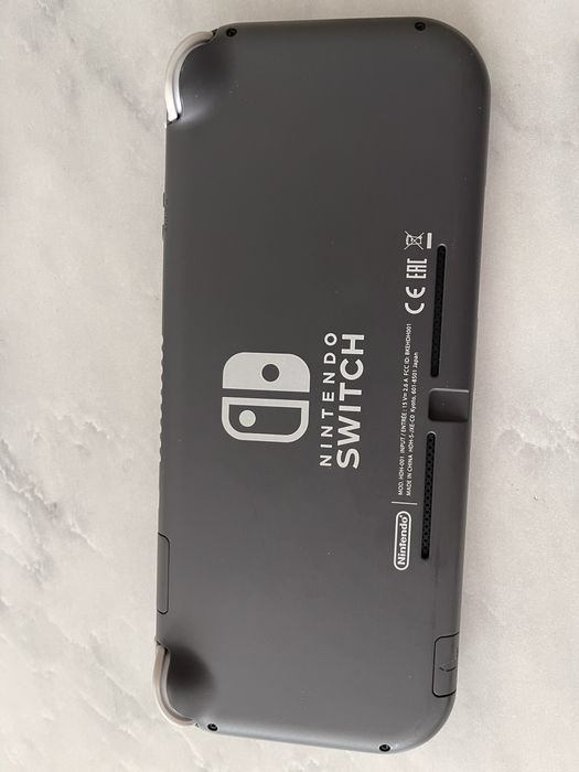 Nintendo Switch Mod:HDH-001 input/Entree:15v=2.6 A Fcc Id:Bkehdh001