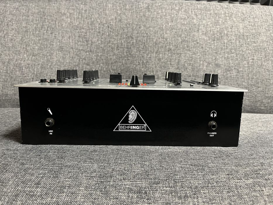 Dj пулт Behringer DJX 400