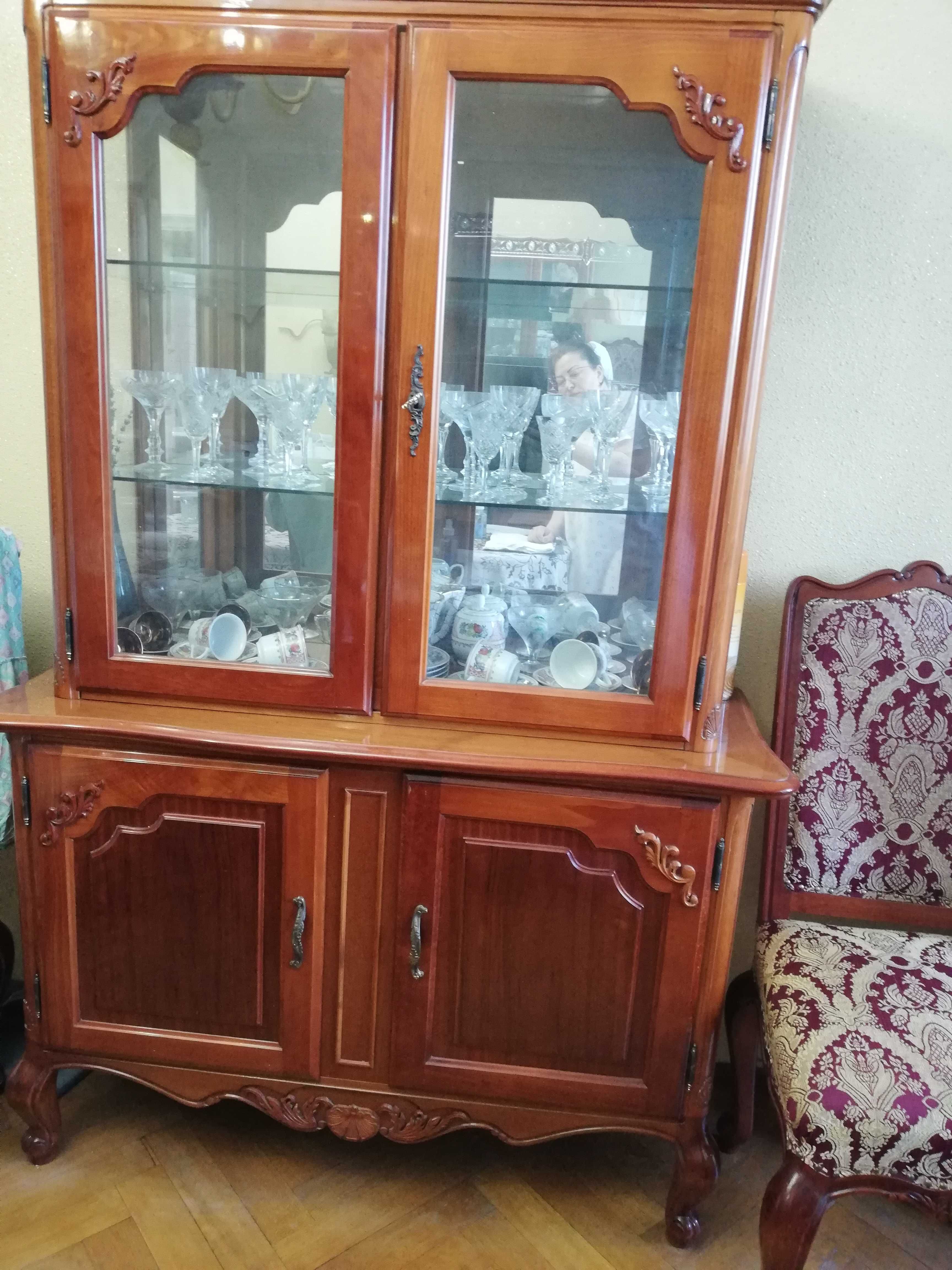 Set mobilă sufragerie + masă cu 6 scaune