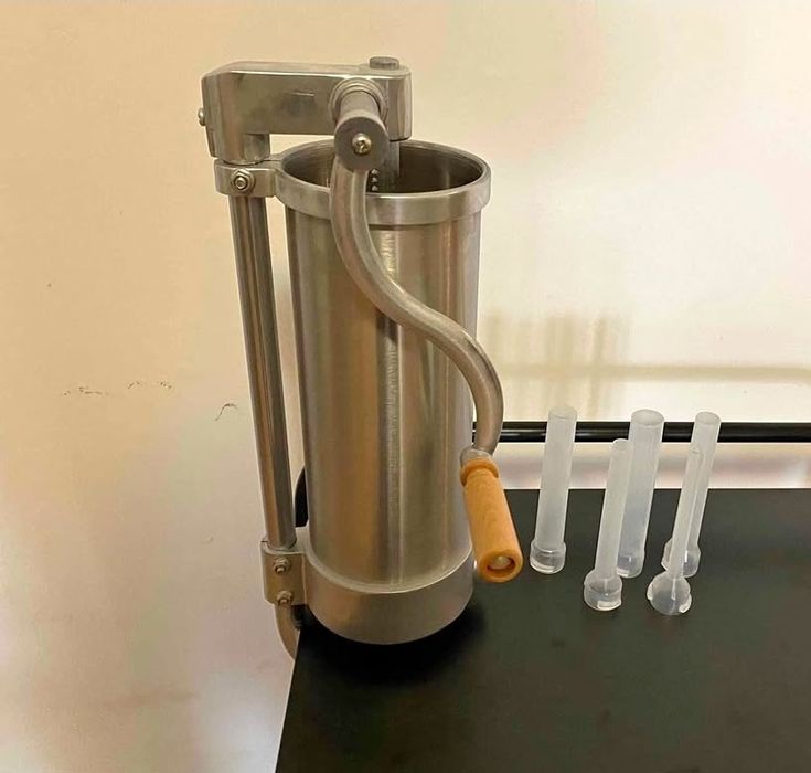 Aparat de Preparat Carnati Vertical, 3 kg inox