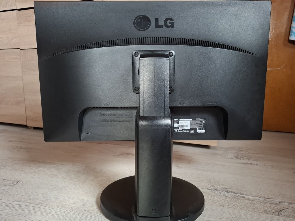 Продавам  монитор LG 23MB35PM-B