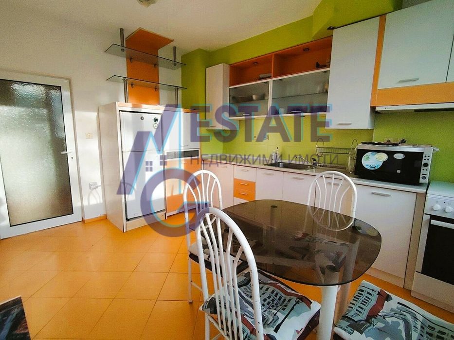 Двустаен апартамент с отделна кухня в жк.Лазур, гр.Бургас