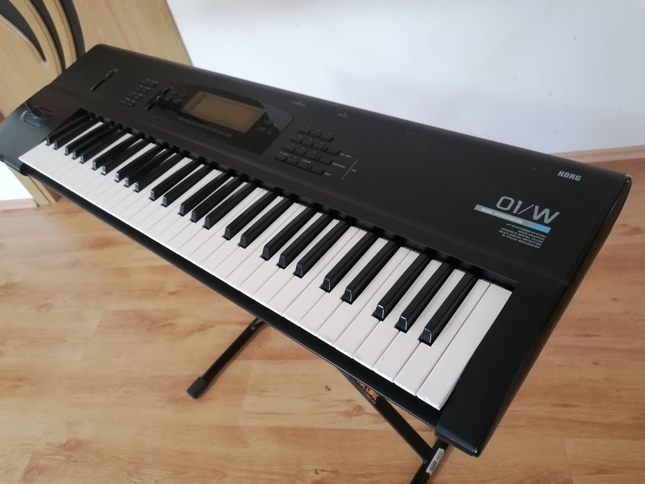 KORG 01/W sintetizator orga pian midi controller