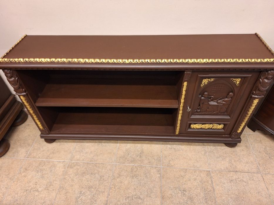 Комод, скрин, библиотека с богата дърворезба