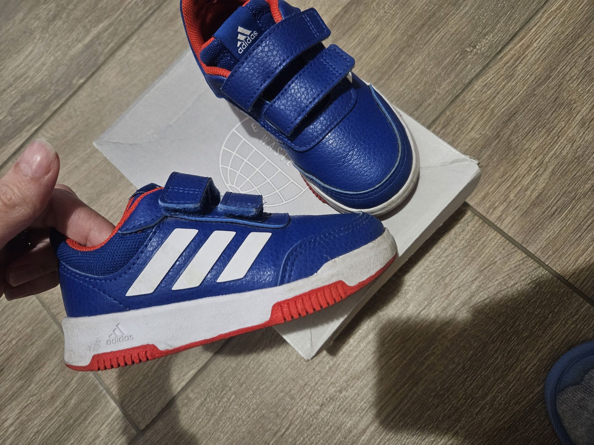 Adidasi Adidas marimea 24