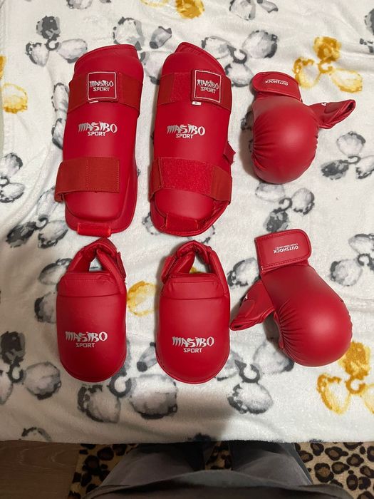 Protecții picioare și mănuși karate