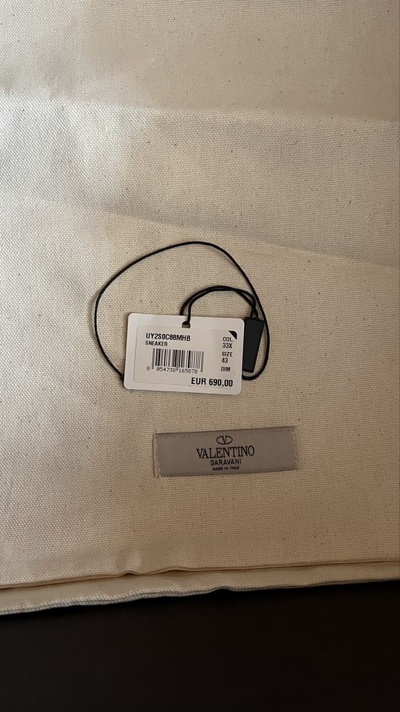 обувки Valentino Garavani