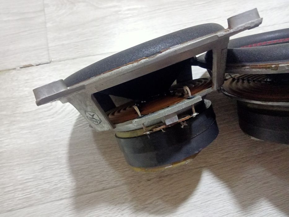 Продам усилителный 8 дуймовый динамики в отличном состоянии.