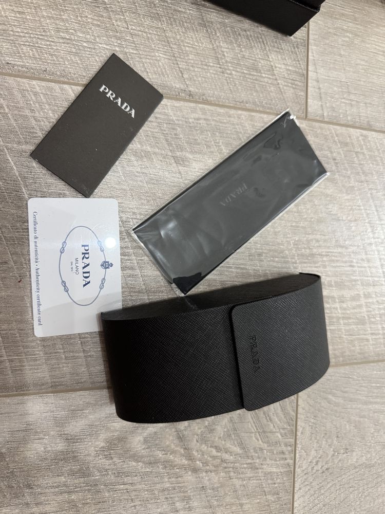 Слънчеви очила Prada