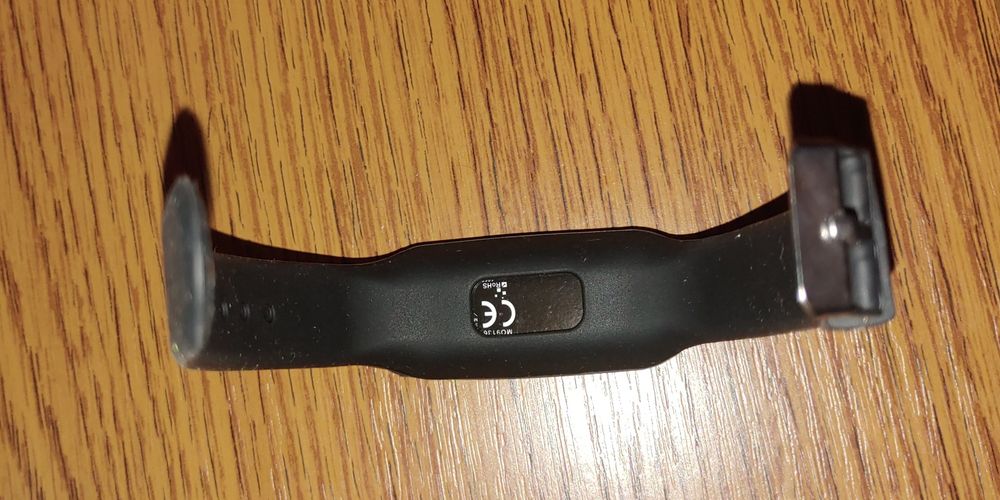 Bratara neagra cu pedometru, noua