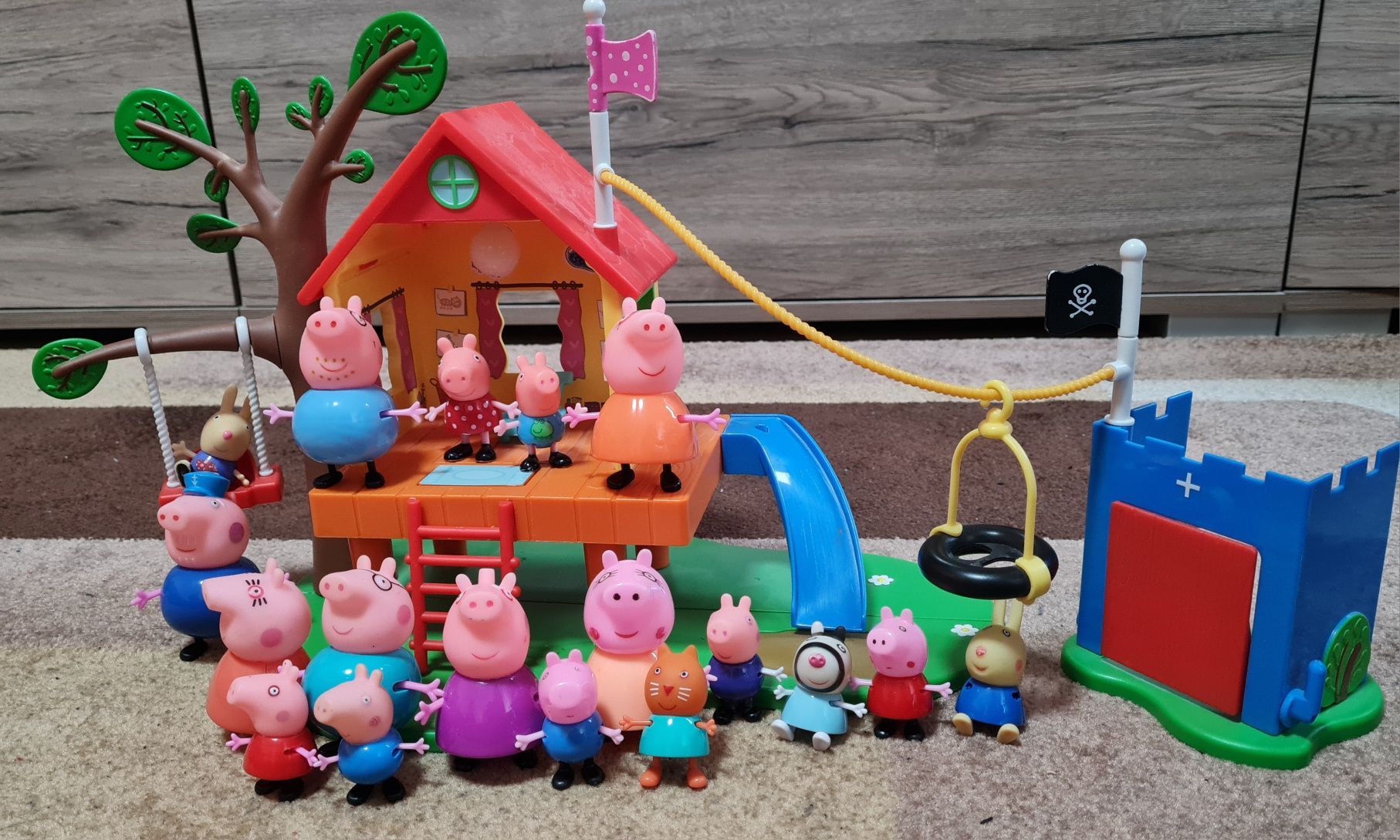 Casuta cu figurine Peppa pig cu sunete