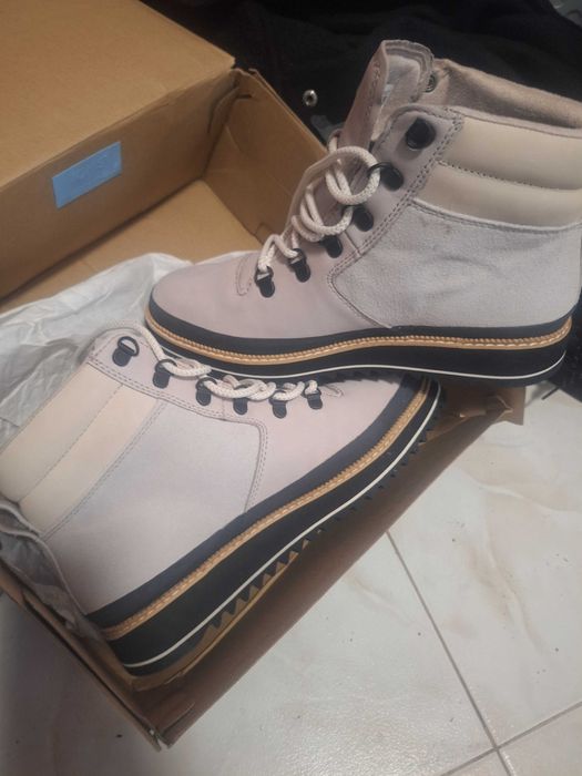 НОВИ Боти TOMS, с етикет