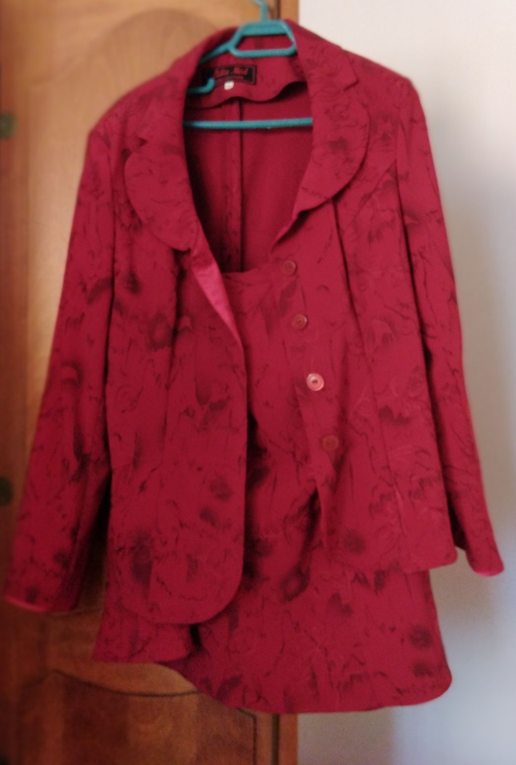 Costum roșu Grena