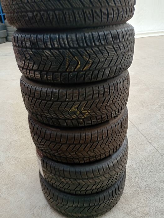 235/50/18 Pirelli scorpion