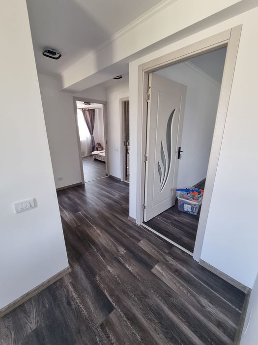 Casă 4 camere de vânzare