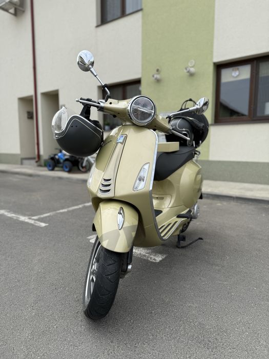 Vespa Primavera 75th Anniversary Edition