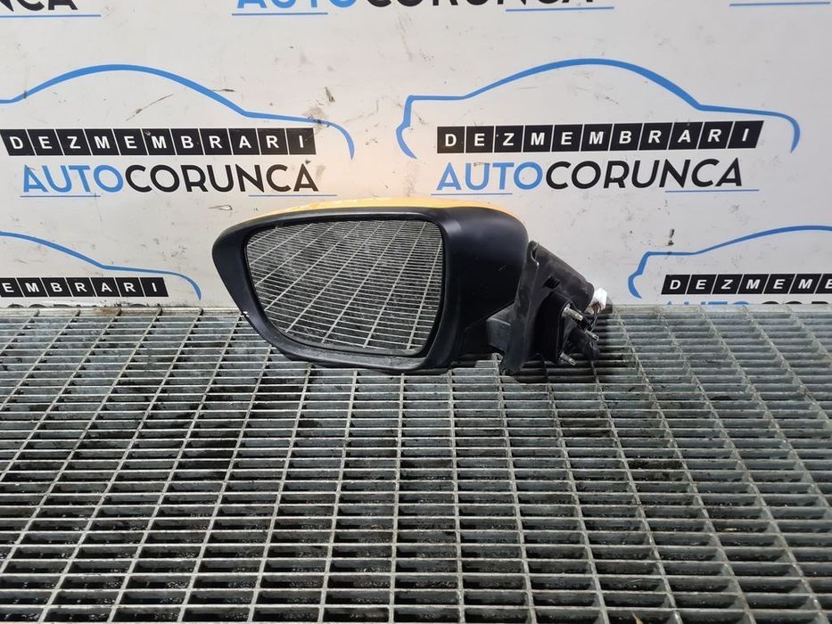 Oglinda stanga Nissan Juke Facelift 2014 - 2018 4 Usi GALBEN EAV (984) Rabatabile 047186