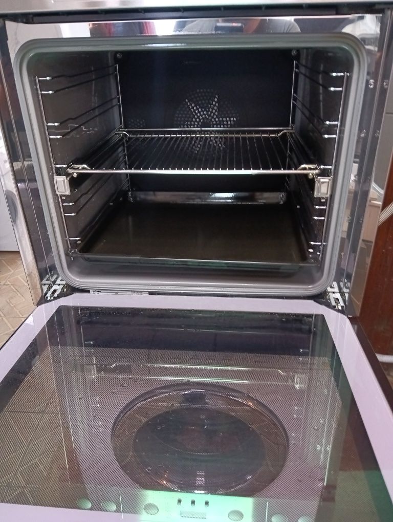 Иноксова печка за вграждане с индукционни котлони Miele 24 м.гаранция!