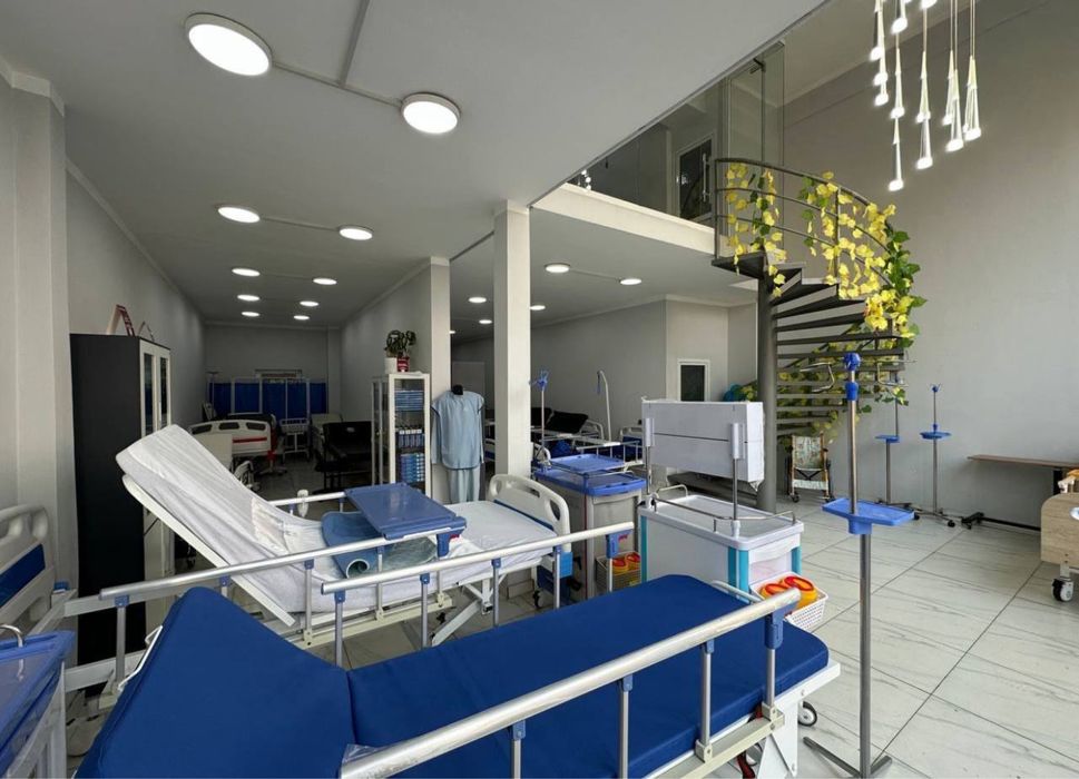 Продается коммерческое помещение 215м2, первая линия, Новостройка