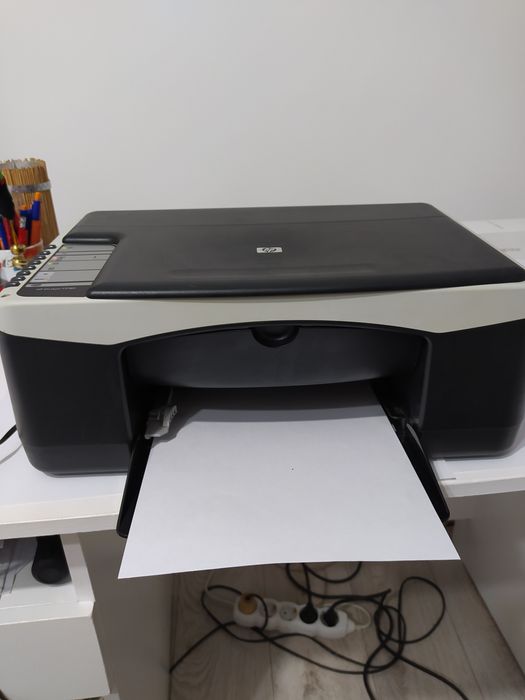 Vând imprimanta HP Deskjet F 2180