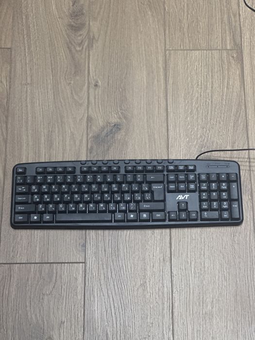 Клавиатура AVT (проводная, полноразмерная, рабочая)