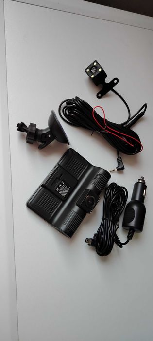 Видеорегистратор с три камери