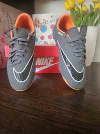 Ghete fotbal Nike Hypervenom