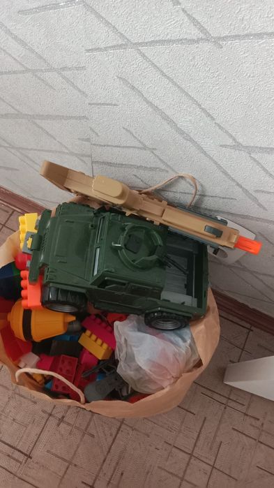 Продам Срочно .Детские Игрушки.Два больших пакета.Есть новые.машинки