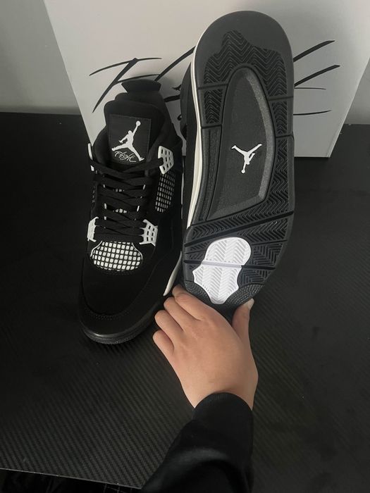 Jordan 4 white thunder