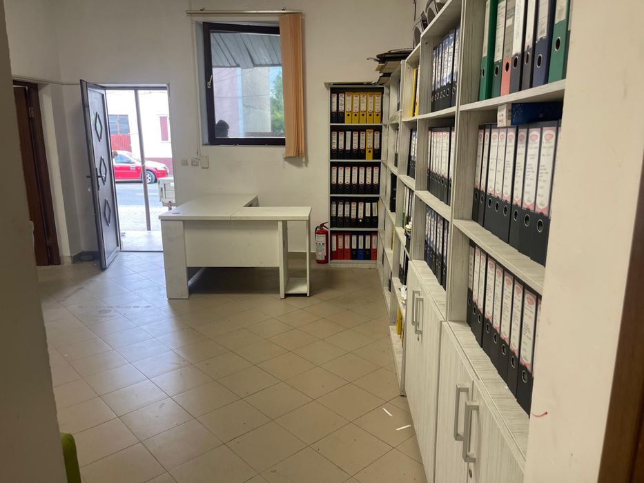 Apartament / Spatiu comercial + curte privată, ideal și pentru birou