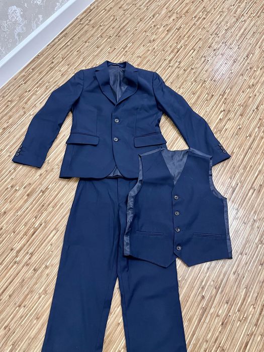 Костюм, шалбар, жилет сатылады. Актау каласы