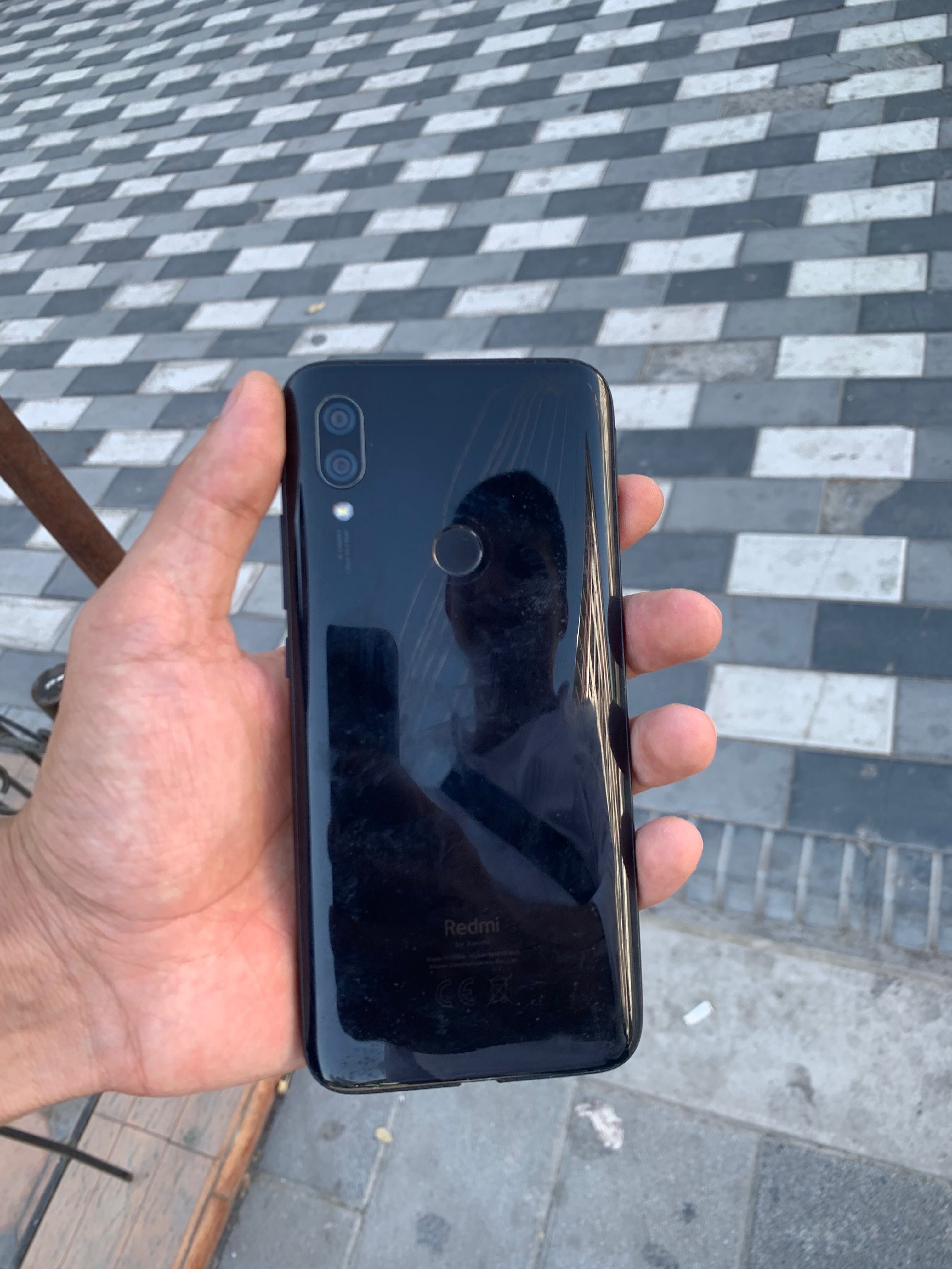 Redmi 7 32 gb xolati tiniq
