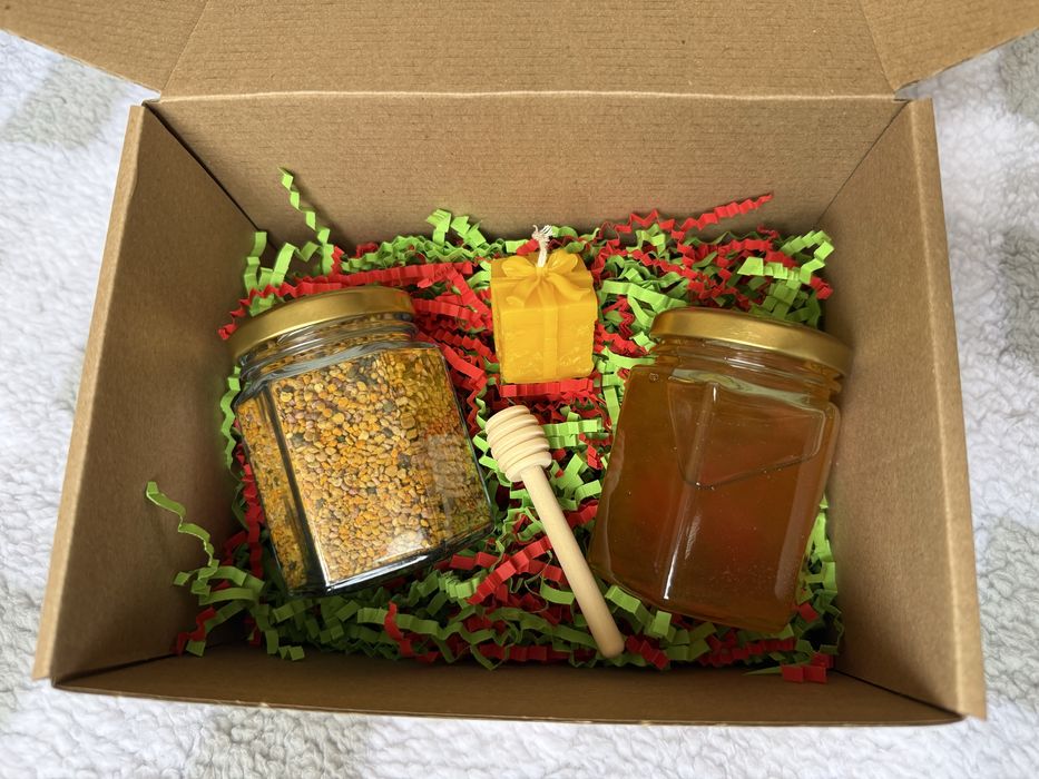 Подаръчни коледни кутии - с восъчни свещи и натурални пчелни продукти