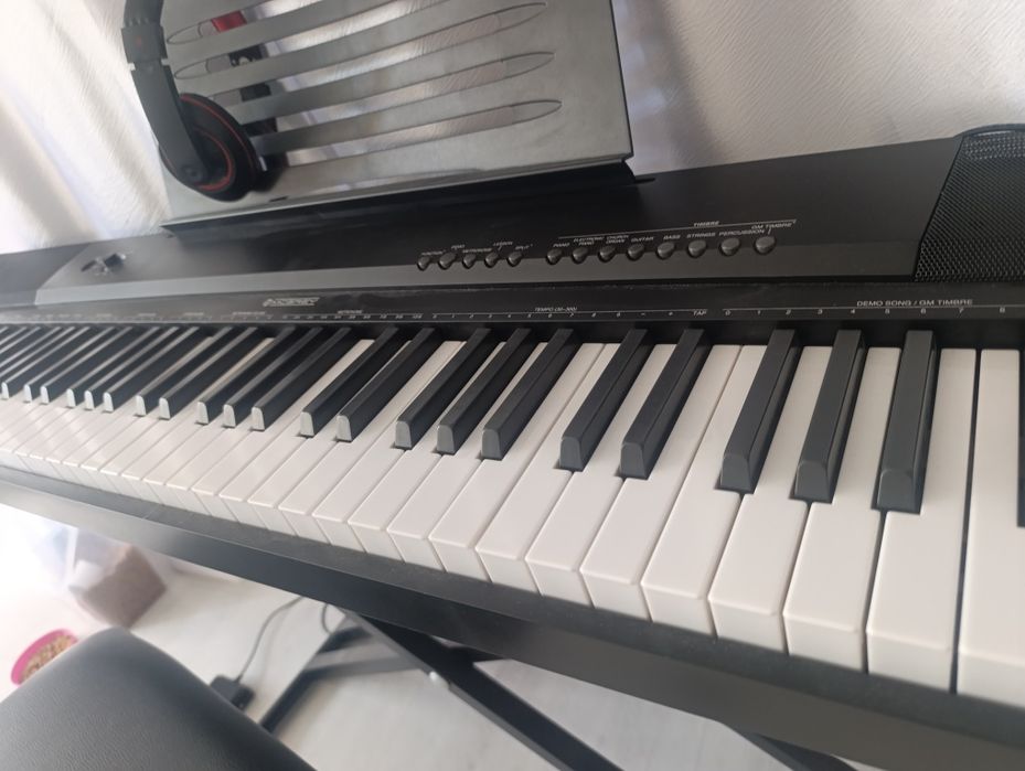 Orga tip pian McGray cu scaun și casti