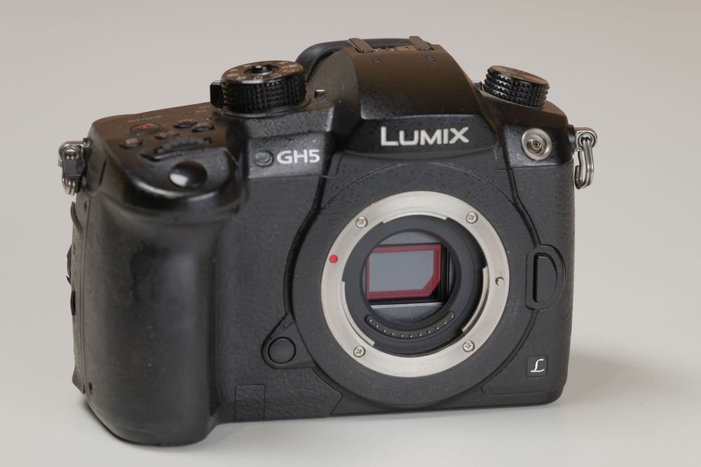 Panasonic GH5 + obiectiv + grip + baterii